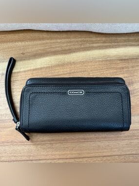 Coach Vintage Accordian Zip Around Wallet Black